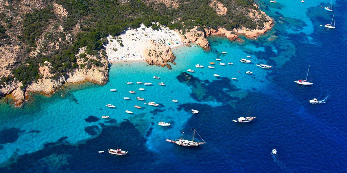 Vacanze in barca a vela in sardegna nell'arcipelago della Maddalena, Settimana a vela con uno skipper esperto